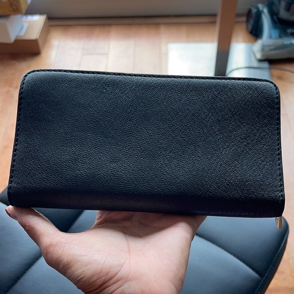 Michael Kors Wallet - Picture 3 of 4